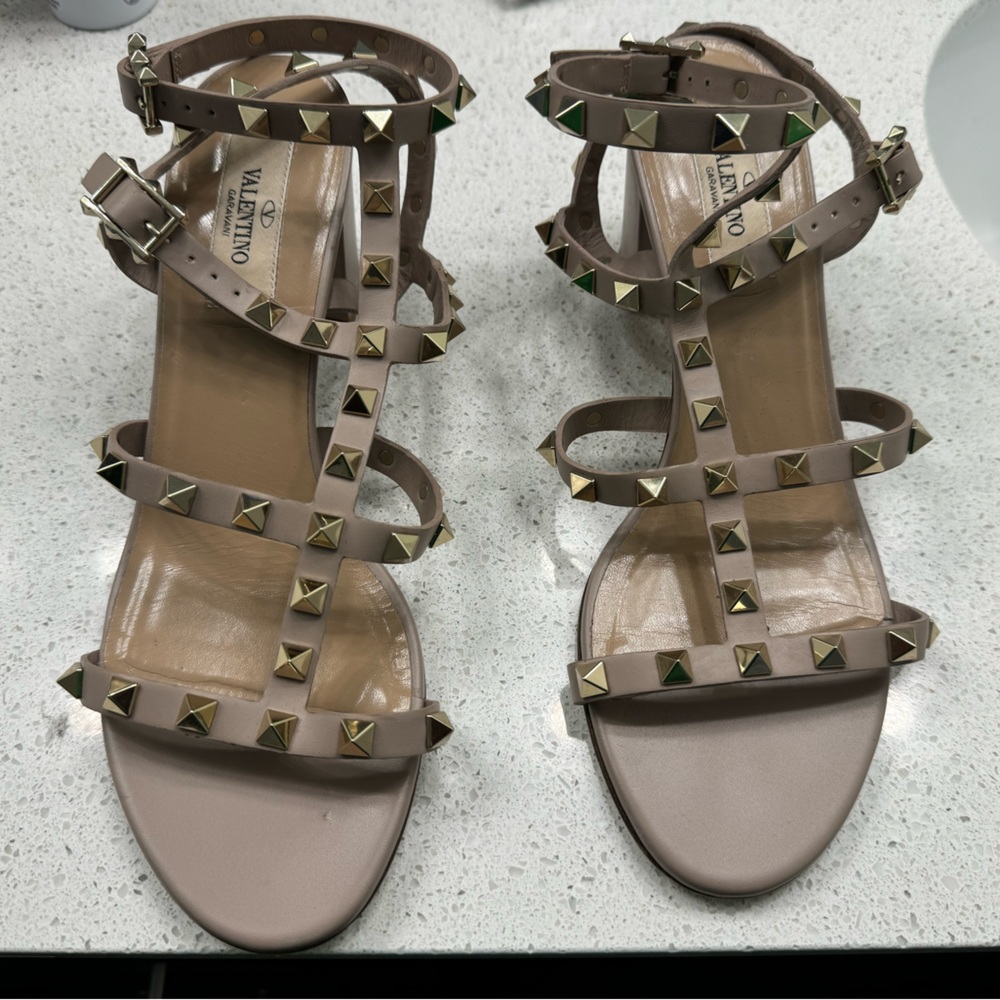 Valentino Garavani
Rockstud Leather 60mm City Sandals